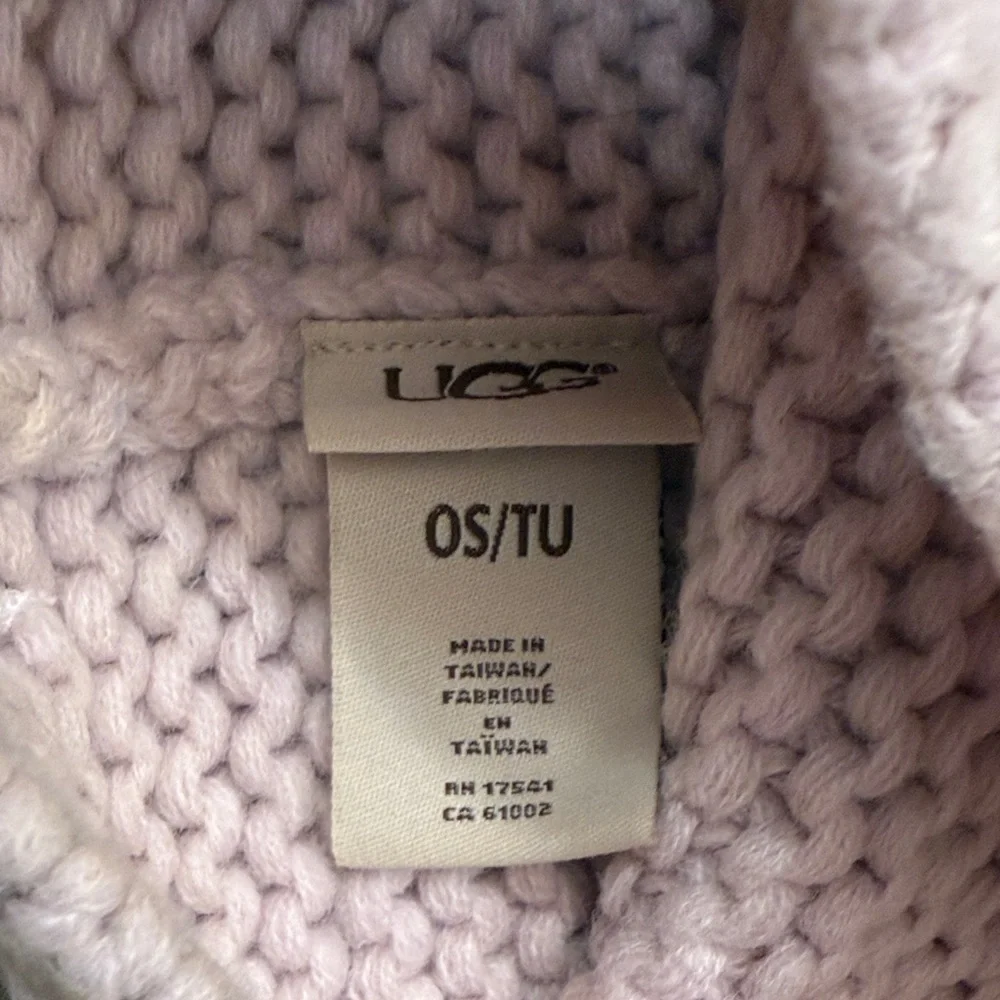 UGG Knit Wool Blend Pom Beanie in Pale Pink